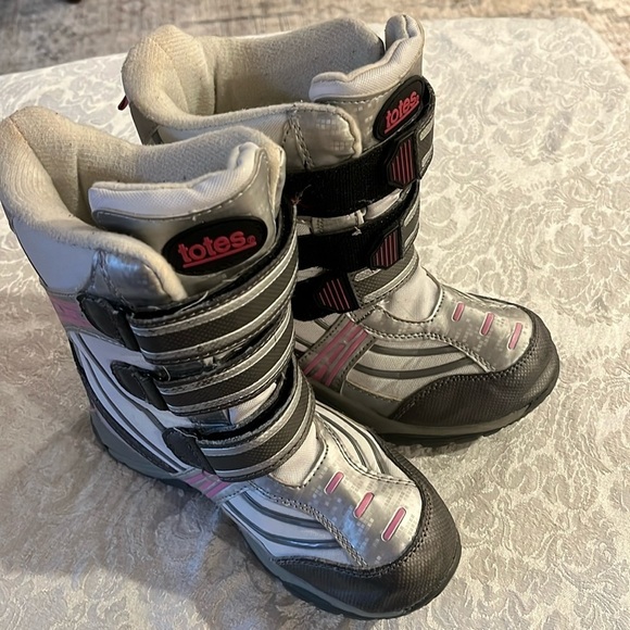 totes Other - Totes snow boots attic size 1